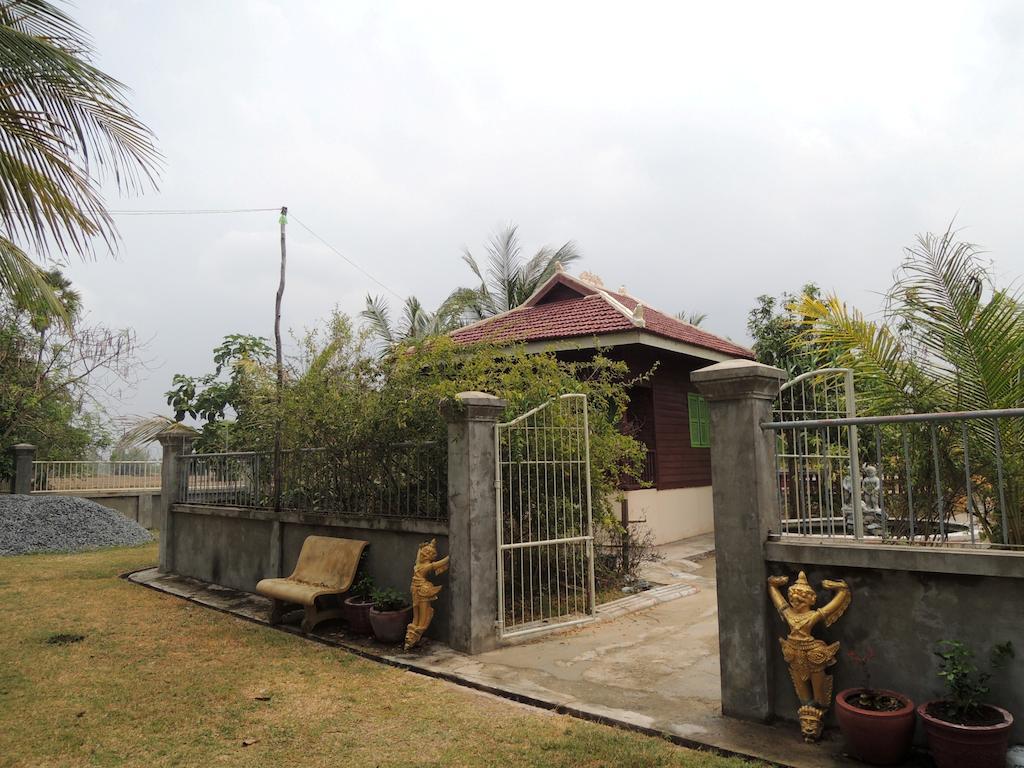 Meas Family Homestay Angk Ta Saom Exterior foto